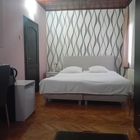 Hotel Vila Silia Skopje Zewnętrze zdjęcie